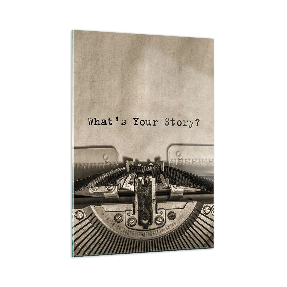 Obraz na szkle - Zbliżenie na maszynę do pisania z tekstem 'What's Your Story?' - 50x70cm - Opowiedz mi - Nowoczesna dekoracja ścienna do salonu, kuchni i sypialni ARTTOR