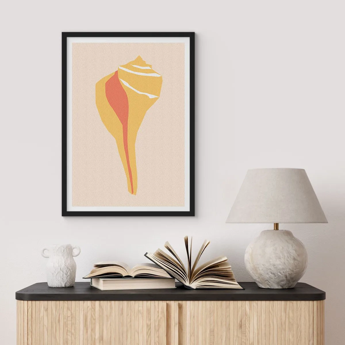 Plakat w czarnej ramie - Minimalistyczna grafika muszli w ciepłych barwach - 50x70cm - Abstrakcja organiczna – wzrost - Nowoczesna dekoracja ścienna do salonu i sypialni ARTTOR