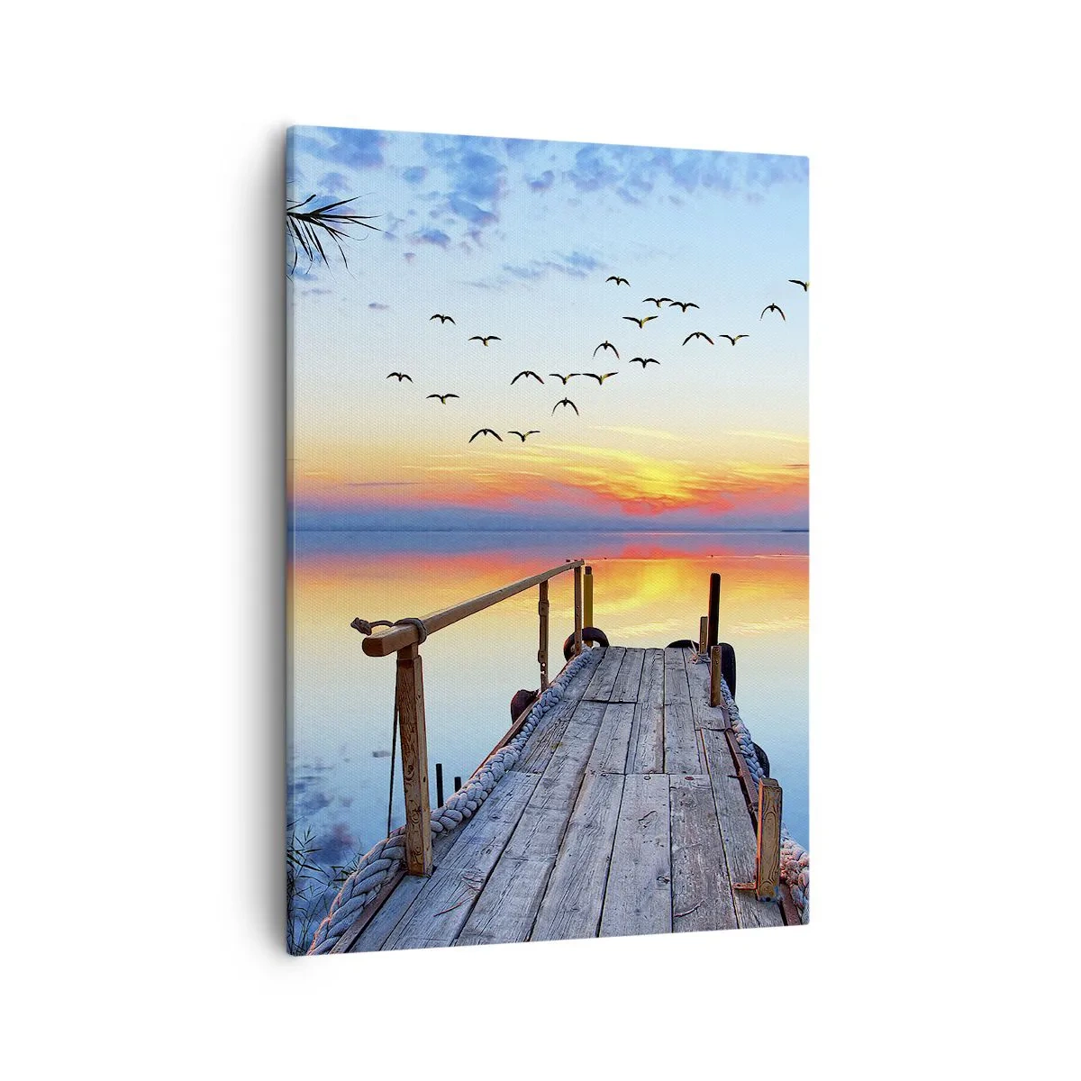 Obraz na płótnie - Drewniany pomost na jeziorze o zachodzie słońca z lecącymi ptakami - 50x70cm - Pora wracać… - Nowoczesna dekoracja ścienna do salonu, kuchni i sypialni ARTTOR