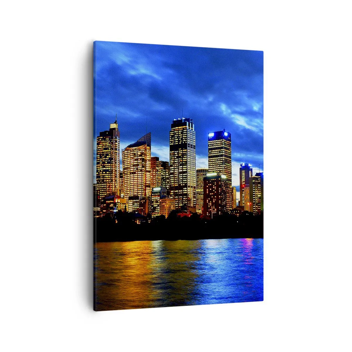 Obraz na płótnie - Panorama miasta nocą odbijająca się w wodzie - 50x70cm - Noc świateł i barw - Nowoczesna dekoracja ścienna do salonu, kuchni i sypialni ARTTOR
