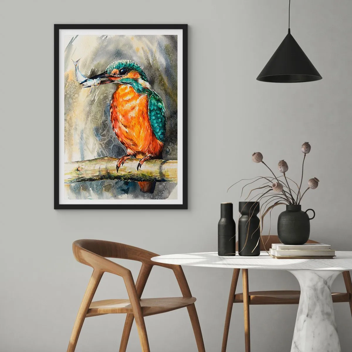 Plakat w czarnej ramie - Wodniczek trzymający rybę na tle naturalnego krajobrazu w akwarelowym stylu - 50x70cm - Prawo natury - Nowoczesna dekoracja ścienna do salonu i sypialni ARTTOR