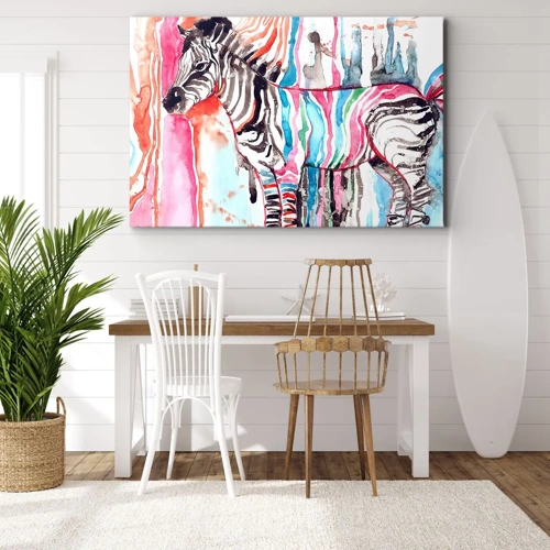 Obraz na płótnie - Beztroski żart natury - Kolorowa zebra na tle abstrakcyjnych akwarelowych wzorów - 70x50cm