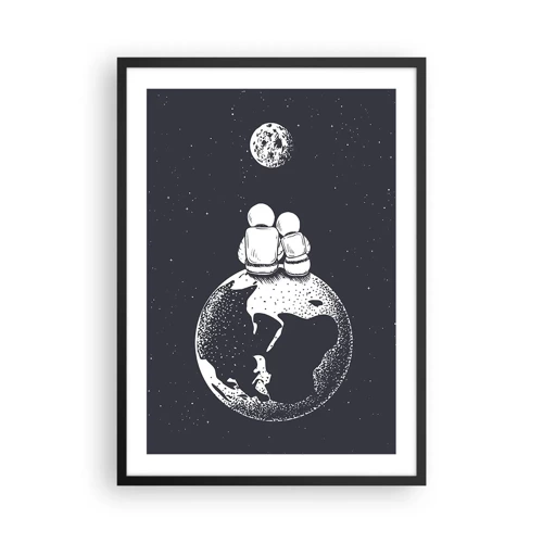 Plakat w czarnej ramie - Kosmiczne love story - Astronauci siedzący na Ziemi i patrzący na Księżyc - 50x70cm