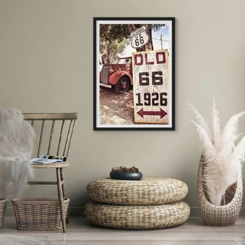 Plakat w czarnej ramie - Legenda amerykanskiej prowincji - Oldtimer przy znaku Route 66 - 50x70cm